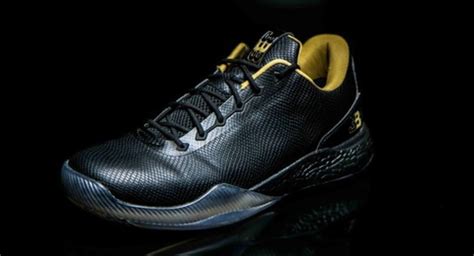 A line formed at the. Twitter Reacts to Lonzo Ball's $495 Signature Sneaker ...