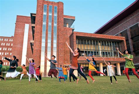 Top Arts Universities In India For World Class Studies