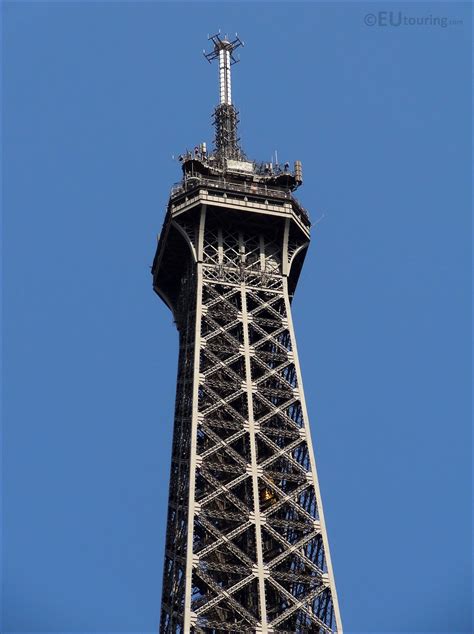 Hd Photo Of The Eiffel Towers Top Section Page 35