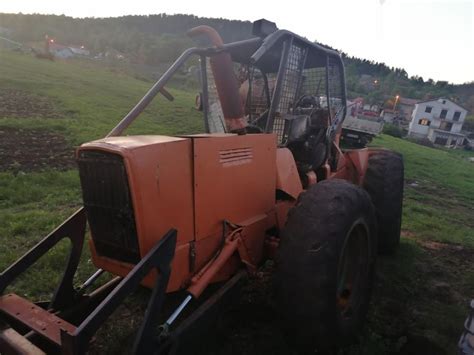 Zglobni Traktor