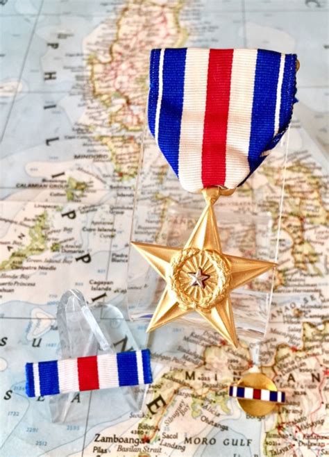 World War Ii Us Silver Star Medal Item 0100