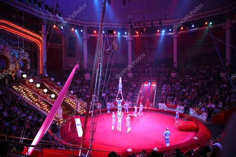Fotos De Acróbatas De Circo Imagen De © Pahal 3643932