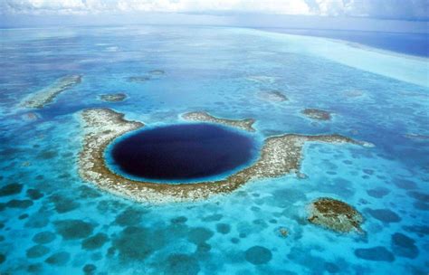 The Great Blue Hole Off The Coast Of Belize Thalassophobia