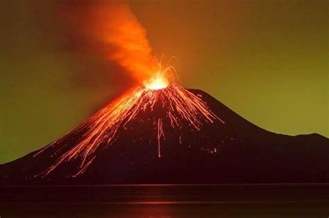 Dahsyatnya Letusan Gunung Krakatau Bisa Menyebabkan Kesehatan Telinga