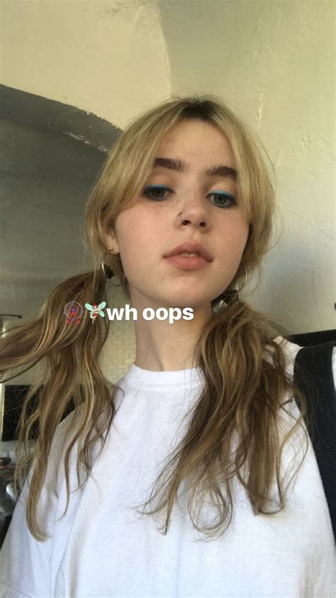 Pin By ♡ On Clairo Cool Hairstyles Hair Beauty Pretty Celebrities