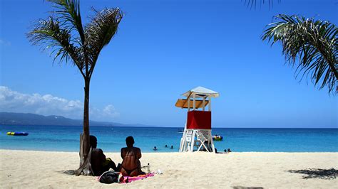 Jamaica, island country of the west indies. סטלה כבר בנחיתה: ג'מייקה תמכור סמים בשדה התעופה