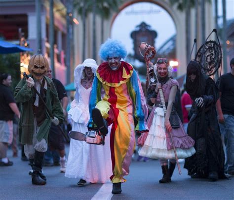 Tips For Surviving Universal Orlandos Halloween Horror Nights Hhn25