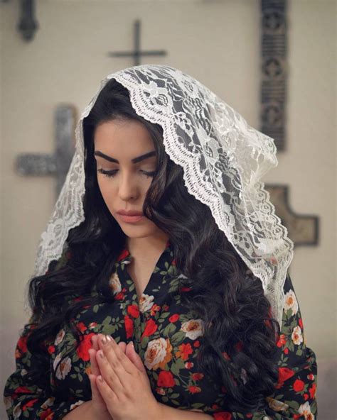 why millennial catholics are re adopting the traditional chapel veil fashionista