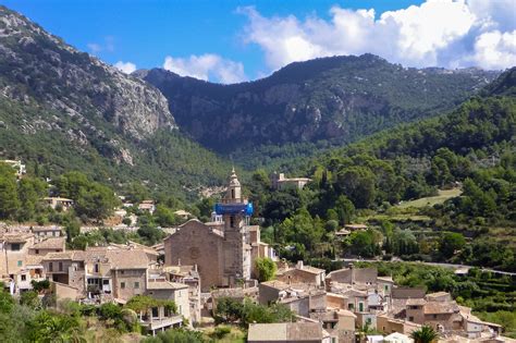 Port alcudia im dezember (spanien). Valldemossa auf Mallorca, Spanien | Franks Travelbox