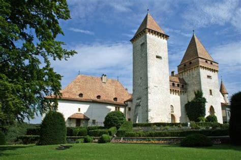 La sarraz is a municipality of the canton of vaud in switzerland, located in the district of morges. La Sarraz Castle