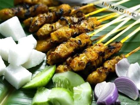 Ketupat moden biasanya empat segi. satay | MAKANAN TRADISIONAL DI MALAYSIA