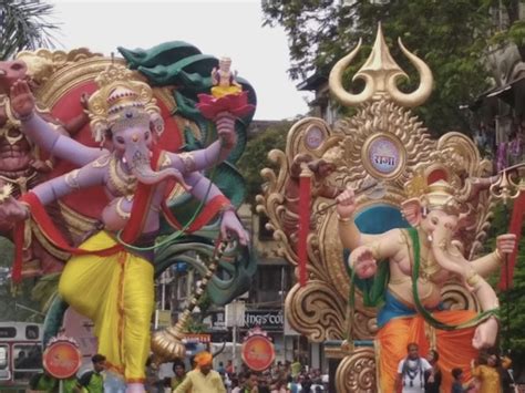 Ahead Of Ganesh Chaturthi Ganpati Idols Taken To Pandals In Mumbai
