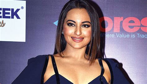 Sonakshi Sinha Would Feel Odd Romancing A 22 Year Old If I Was 50 India Tv