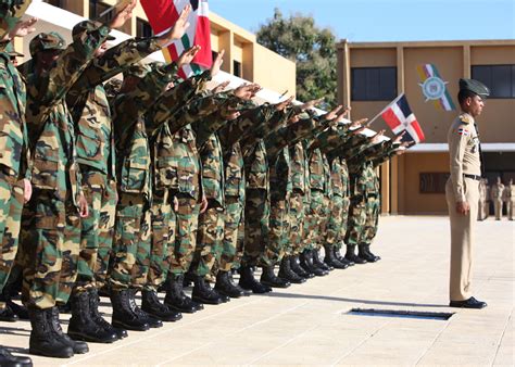 La visión de la academia es alcanzar la excelencia en la formación de los futuros oficiales de comando del ejército, para contribuir al fortalecimiento de las fuerzas armadas. MIFFAA en acción: Jefatura del Ejército Nacional ingresa ...