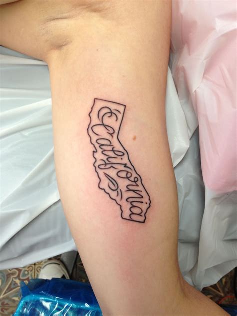 California Tattoo Lettering Tattoo Luke Wessman Trendy Tattoos Love Tattoos Simple Tattoos