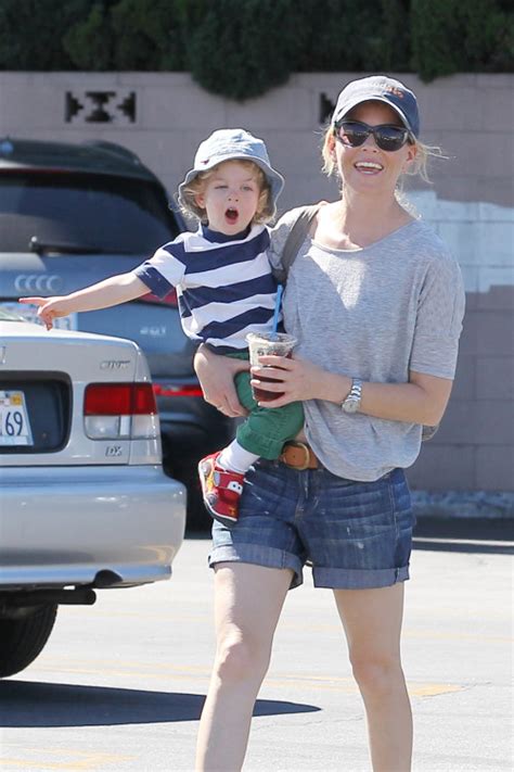 Elizabeth banks is an american actress, producer, and director. 10 Celebrities Who Struggled With Fertility But Still ...