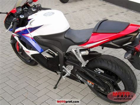 One of the most popular middleweight sport bikes in the world, the cbr600rr manages to bring the best in all segments into one nifty package which can seemingly do a lot more. Honda CBR600RR 2010 Specs and Photos