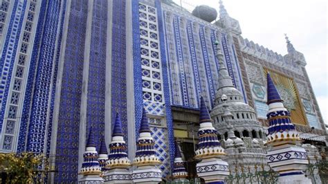 Menelusuri Keindahan Masjid Tiban Yang Mendapat Julukan Tempat Paling