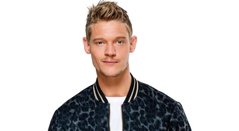 Ferry doedens heeft geen acteerklussen en heeft besloten om naaktfoto's van zichzelf te verspreiden op internet om geld te. Ferry Doedens is niet langer welkom op de GTST-set