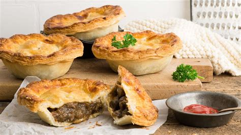 With everything from italian meatballs to bolognese, beer can burgers to nachos supreme beef mince recipes that prove it's the most versatile dinner ingredient, ever. Best Mince Pie Recipe | Beef + Lamb New Zealand