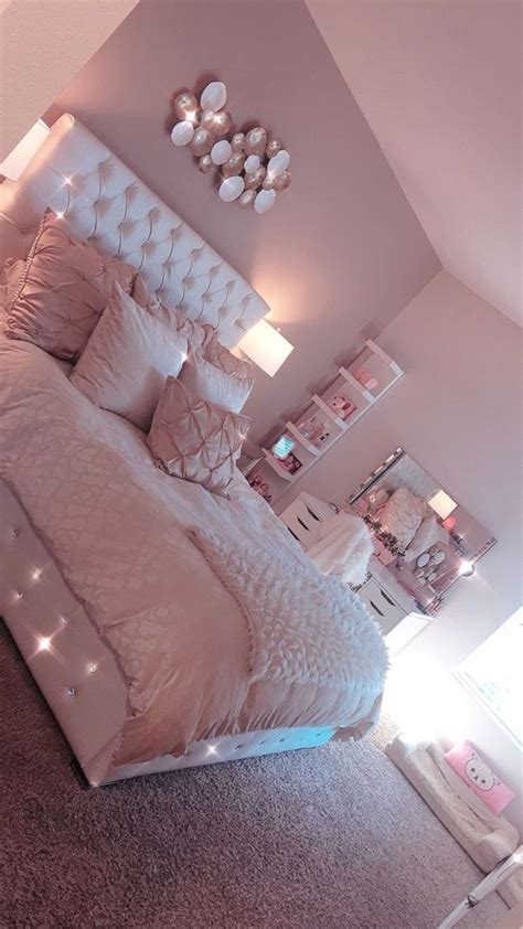 10 Girly Bedroom Decor Ideas