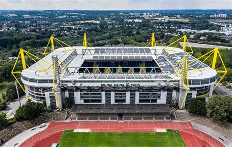 Find the perfect bvb stadion dortmund stock photos and editorial news pictures from getty browse 15,848 bvb stadion dortmund stock photos and images available, or start a new search to explore. Dortmund: Hochzeit im Borussia-Dortmund-Stadion am 19.09.19