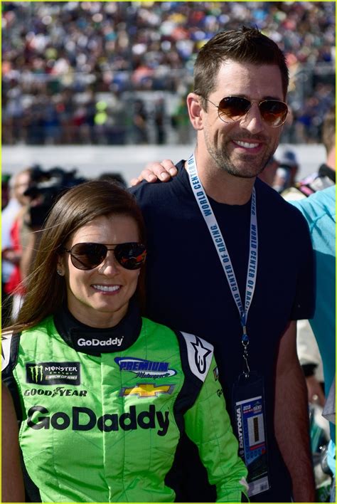 Jun 25, 2021 · as it stands, aaron rodgers has two choices — collect his full paycheck for 2021, or continue his holdout into the season and forfeit millions of dollars. Aaron Rodgers' Girlfriend Danica Patrick Reacts to His ...