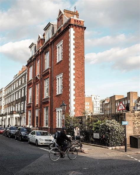 The Thin House In The Exclusive London Borough Of South Kensington