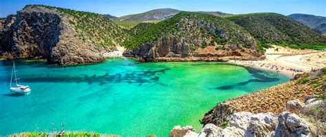 Het hoort oorspronkelijk bij italië, maar nergens in de rest van het land ga je zulke kust en natuur . 5 leuke tips voor je vakantie op Sardinië | Belvilla Blog
