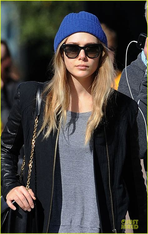 Elizabeth Olsen Stays Fit Mary Kate Lands At Lax Airport Photo