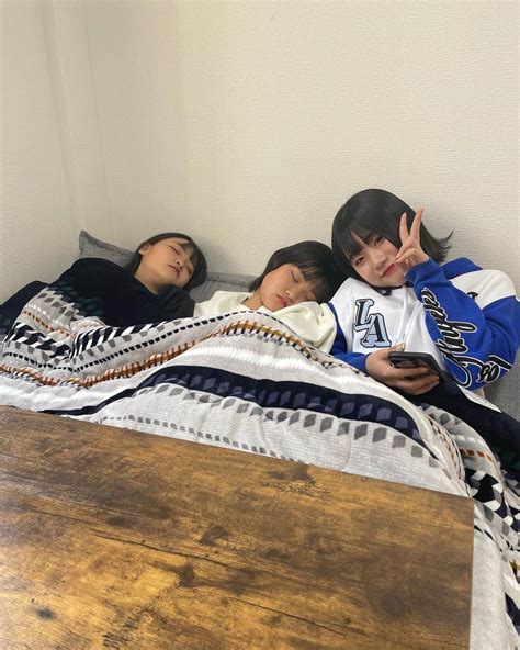 Atukiyoさんのインスタグラム写真 Atukiyoinstagram「撮影の休憩中のオフショット。 まこあこはガチ寝してました（笑