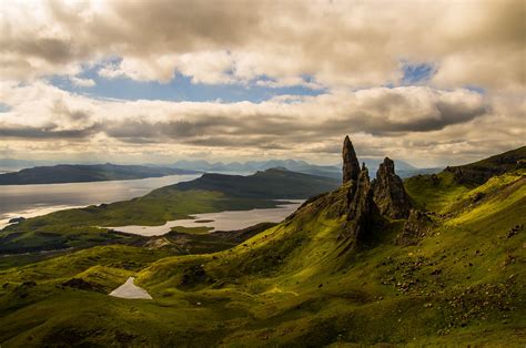 expose nature old man of storr isle of skye scotland [2048x1357] by gabriel zemron