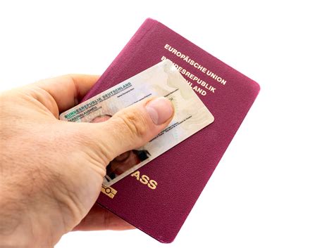 Personalausweis Und Reisepass Im Ausland Beantragen
