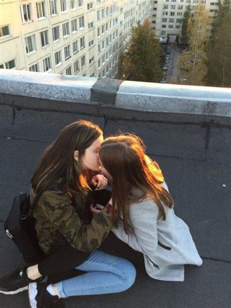 Pin By Madelena Velasquez On Lgbtq In 2020 Cute Lesbian Couples Lesbians Kissing Lesbian