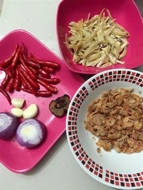 Campur bawang merah dengan baking powder, garam, dan tepung maizena. Cara-Cara Buat Sambal Tumbuk Berapi Untuk Peminat Makanan ...