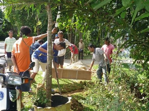 Tak terasa ulangan semester sudah selesai, tidak. SETIU HARI INI: Gotong Royong Di Kampung Bukit Wan