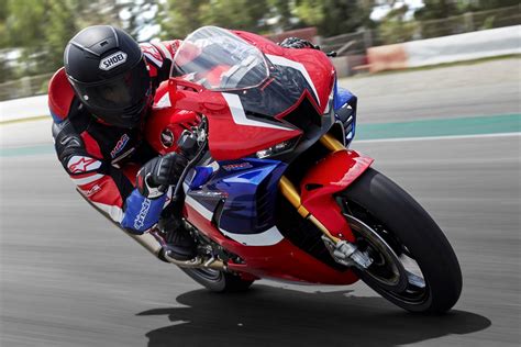 Sure, this is anecdotal evidence if ever there was one, but it seemed pretty telling to me. Fireblade on top! Honda CBR1000RR-R is the new speed king ...