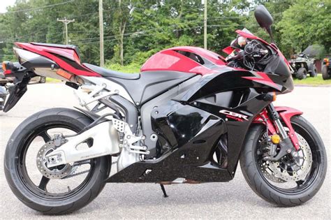 For 2011, the honda cbr600rr remains the same as 2010, but with new red/black and black paint schemes. 2011 Honda CBR600RR 600RR Sportbike for sale on 2040-motos