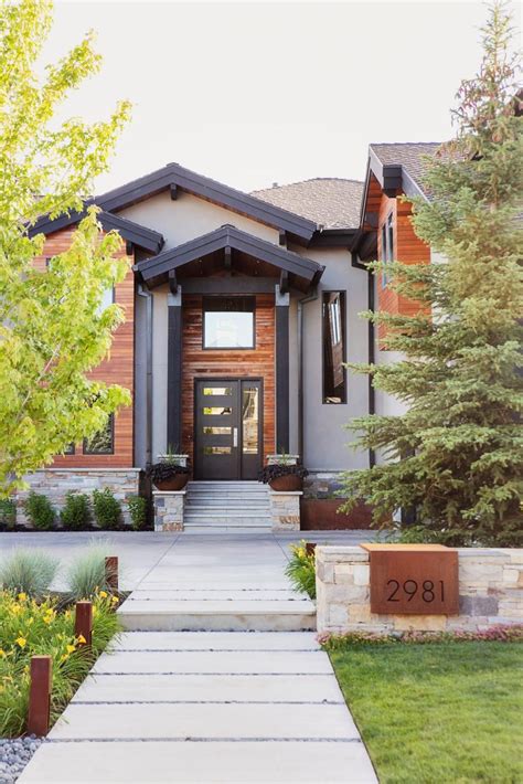 Modern landscape is the best landscape design and install company in las vegas! Modern Hardscaping Features In-Ground Fire Pit | 2018 HGTV ...