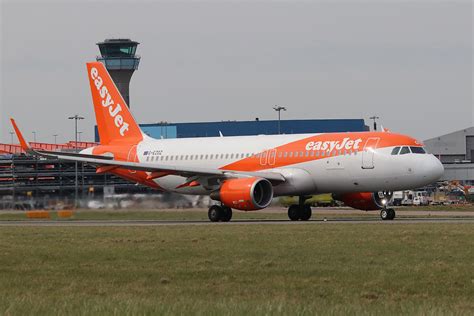 Airbus A320 Easyjet G Ezoz Luton Airport Friday 06 April 2 Flickr