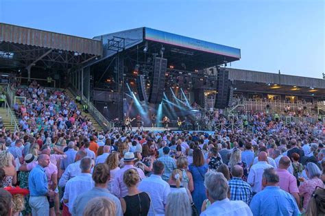 In Pictures Paloma Faith Kicks Off Newmarket Nights Series Of Concerts