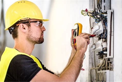 Top 5 Reasons To Hire A Professional Electrician For Your Home