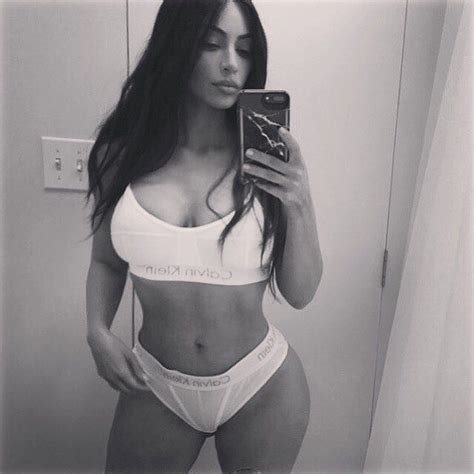 Kim Kardashian Nuda Per Il Calco Del Suo Corpo MilleUnaDONNA