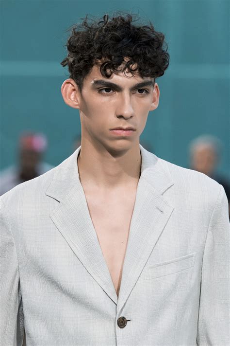 Fryzury męskie w końcu zaczęły być często poruszanym tematem. Męskie fryzury na 2020 rok - Fashion Post - Moda, uroda ...