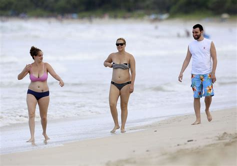 Hawaii Beach Babe Amy Schumer Looks Stunning In Itsy Bitsy Bikini
