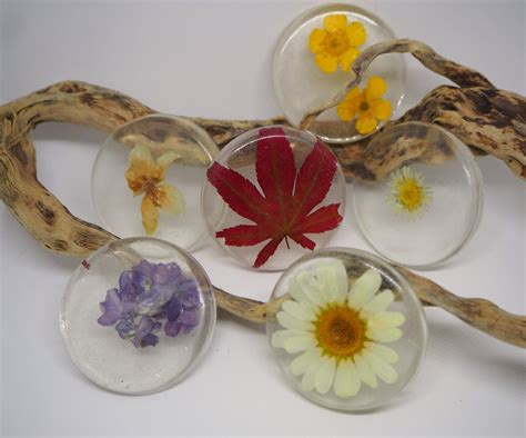 7.3 which sealing method is best for my flowers? Techniques to Embed Flowers in Resin : 12 Steps (with ...