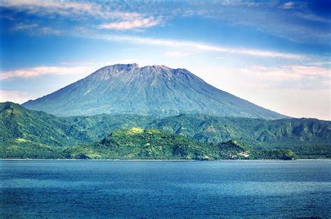 Berlokasi di jalan perintis kemerdekaan, tamalanrea indah, makassar, sulawesi selatan 90245. Daftar Nama Gunung di Indonesia Beserta Lokasi dan ...