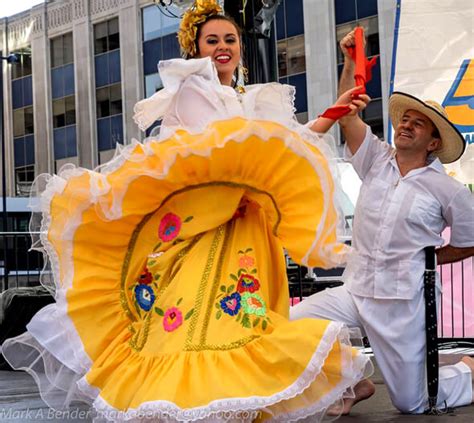 Galería Clientes Muyska Trajes Típicos y Artesanías de Colombia