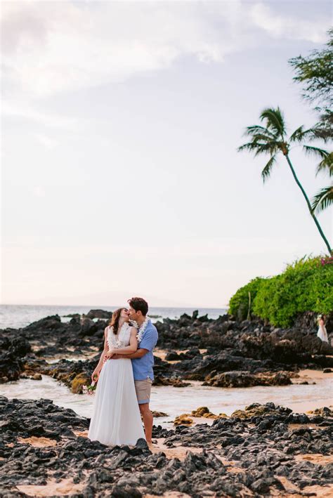 Elopement At Secret Cove Beach Makau Maui Wedding Photographer