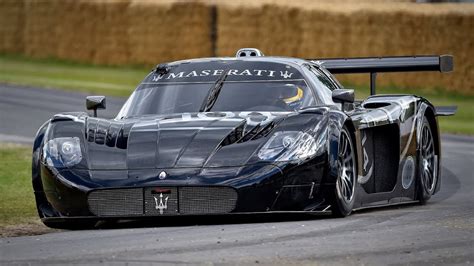 The car entered production in 2004, with 25 cars produced. Maserati MC12 Corsa: ecco un vs virtuale con una Mercedes ...